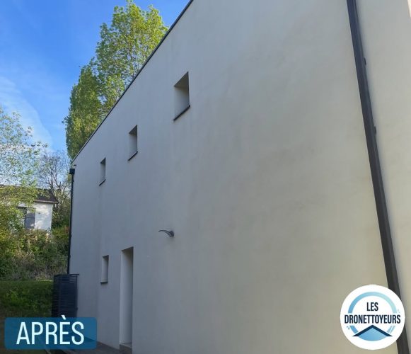 Façade latérale après nettoyage – maison récente Chessy 77